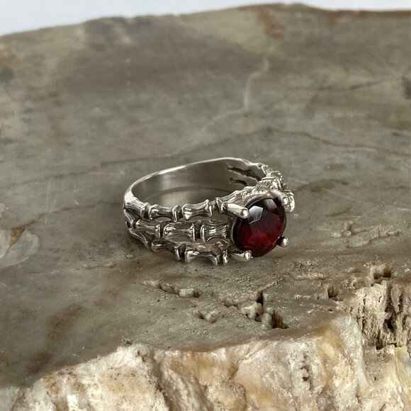 VTG Sterling Silver 925 Round Garnet Bamboo Style Triple Band Ring Sz 7.25 - Picture 3 of 16